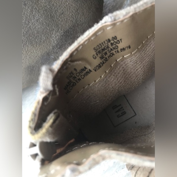 Gap short boot suede leather moccasins in size 9 little girl EUC - Picture 3 of 5